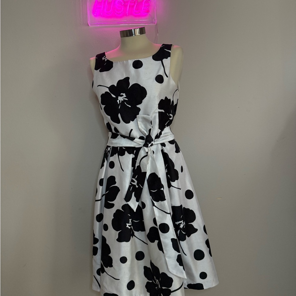 Jessica Howard Black and White Floral Midi Dress